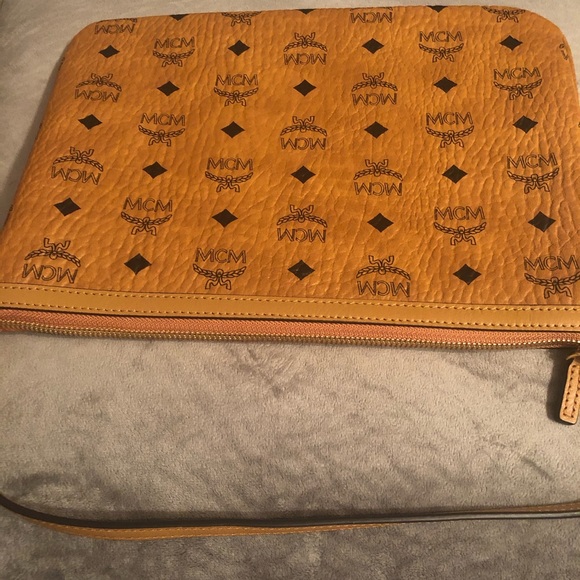 MCM Visetos Liz Shopper clutch. - Picture 3 of 8